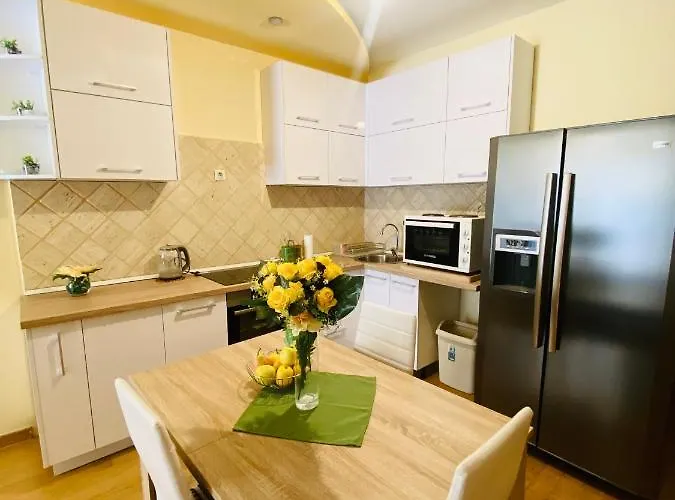 \'M&M\' Two Bedroom Apartment In Center Of Budva