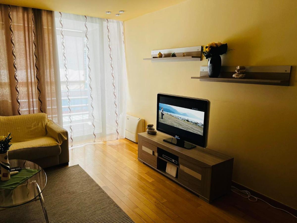 'm&m' Two Bedroom In Center Of Apartment *