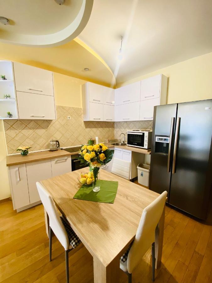 'm&m' Two Bedroom In Center Of Apartment *